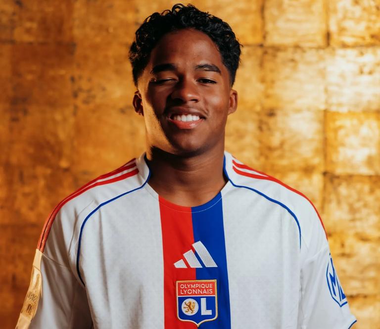 Endrick smiling at Lyon. (Photo by OL)