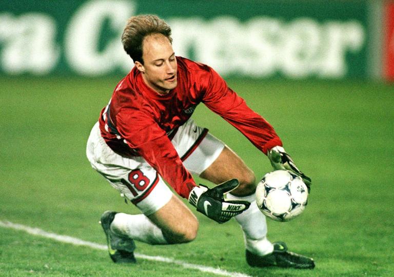 LOS ANGELES, UNITED STATES:  US goalkeeper Kasey Keller grabs an attempted goal during the CONCACAF Gold Cup match against Brazil at the Los Angeles Memorial Coliseum 10 February. The US won 1-0. AFP PHOTO  HECTOR MATA (Photo credit should read HECTOR MATA/AFP via Getty Images)