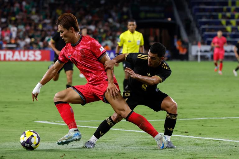 NASHVILLE, TN - SEPTEMBER 09: Korea forward Hyeongyu Oh #19 makes a move in front of Mexico midfielder Erik Lira #6 during an international friendly match between Mexico and Korea, September 9, 2025, at GEODIS Park in Nashville, Tennessee. (Photo by Matthew Maxey/Icon Sportswire via Getty Images)