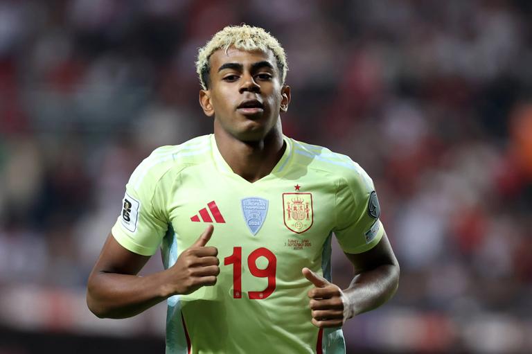 Turkiye v Spain - 2026 FIFA World Cup, WM, Weltmeisterschaft, Fussball European Qualifiers KONYA, TURKIYE - SEPTEMBER 7: Lamine Yamal of Spain in action during the 2026 FIFA World Cup European Qualifiers Group E second match between Turkiye and Spain at Medas Konya Buyuksehir Stadium in Konya, Turkiye, on September 7, 2025. Serhat Cetinkaya / Anadolu Konya Turkey. Editorial use only. Please get in touch for any other usage. PUBLICATIONxNOTxINxTURxUSAxCANxUKxJPNxITAxFRAxAUSxESPxBELxKORxRSAxHKGxNZL Copyright: x2025xAnadoluxSerhatxCetinkayax