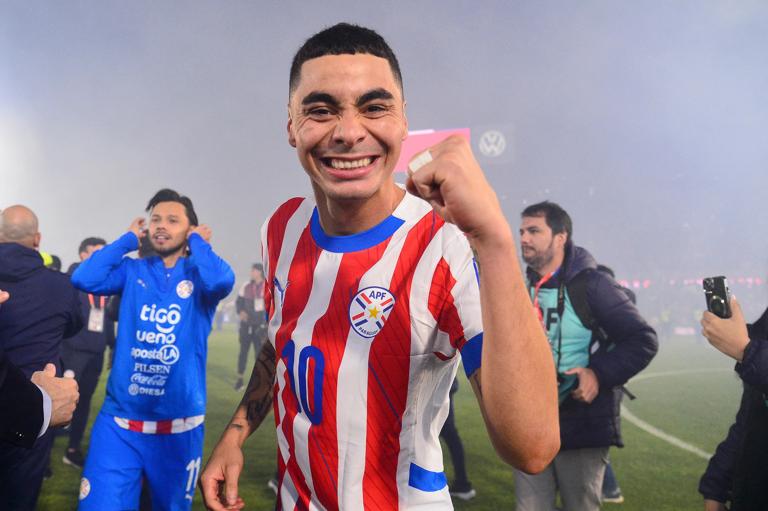 TOPSHOT - Paraguay's midfielder #10 Miguel Almiron celebrates after the 2026 FIFA World Cup South American qualifiers football match between Paraguay and Ecuador at the Defensores del Chaco stadium in Asuncion on September 4, 2025. (Photo by Daniel DUARTE / AFP) (Photo by DANIEL DUARTE/AFP via Getty Images)          